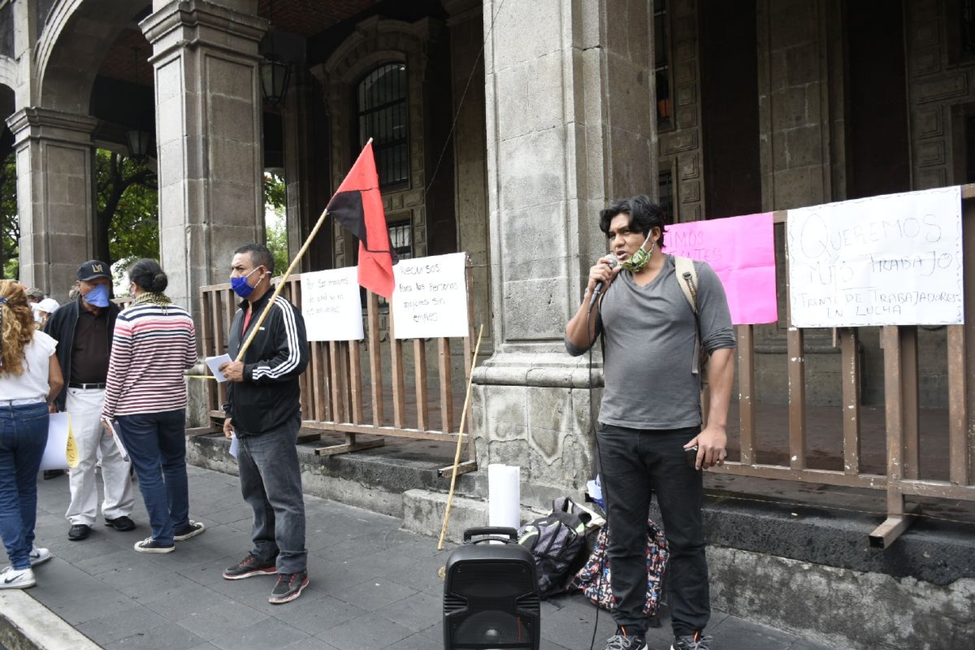 Reclaman ayuda para desempleados