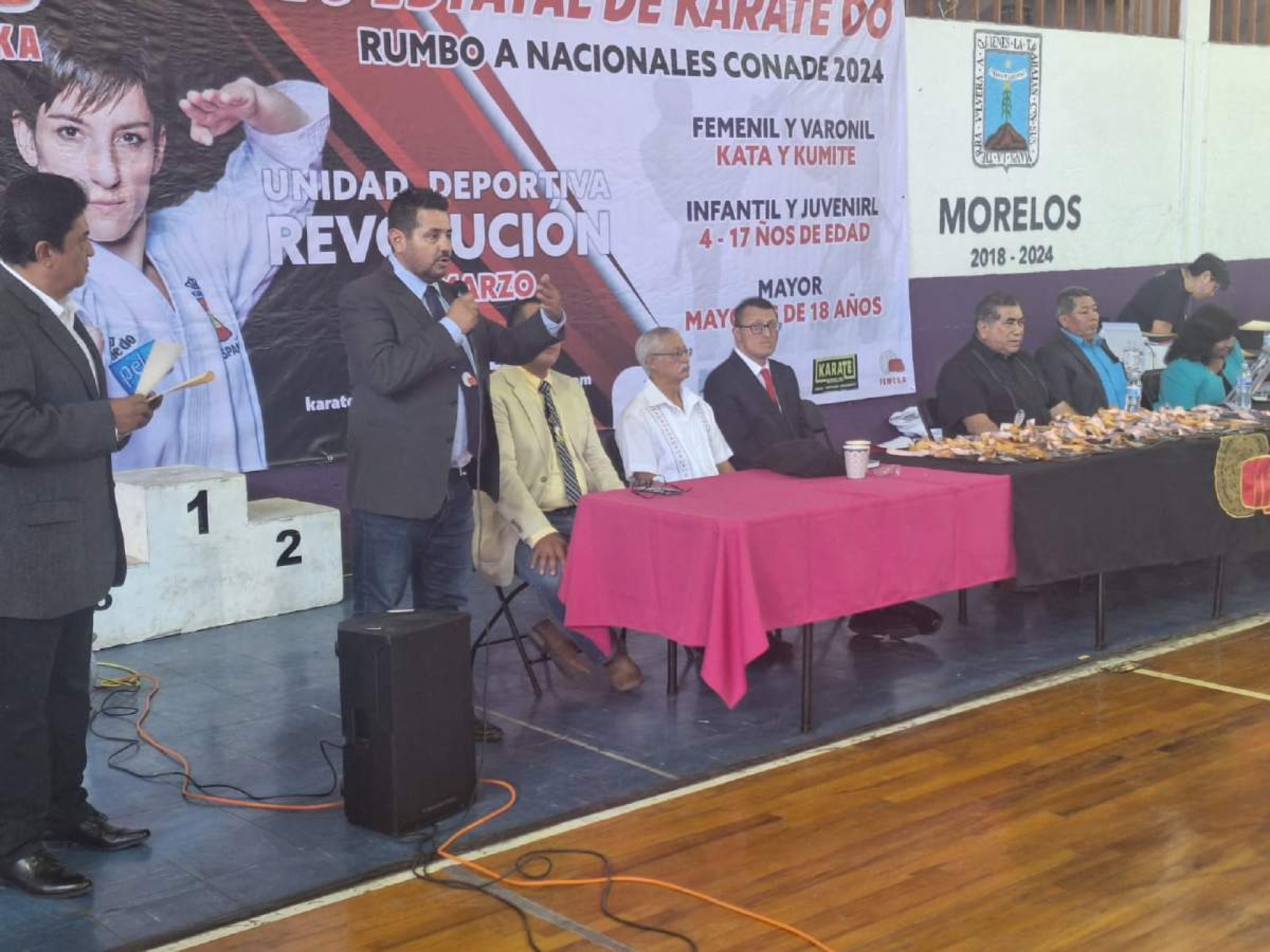Van por ocho boletos