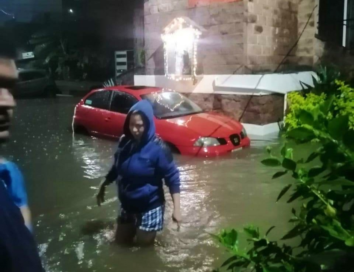 Atiende PC Jiutepec inundaciones en diferentes colonias, tras lluvia