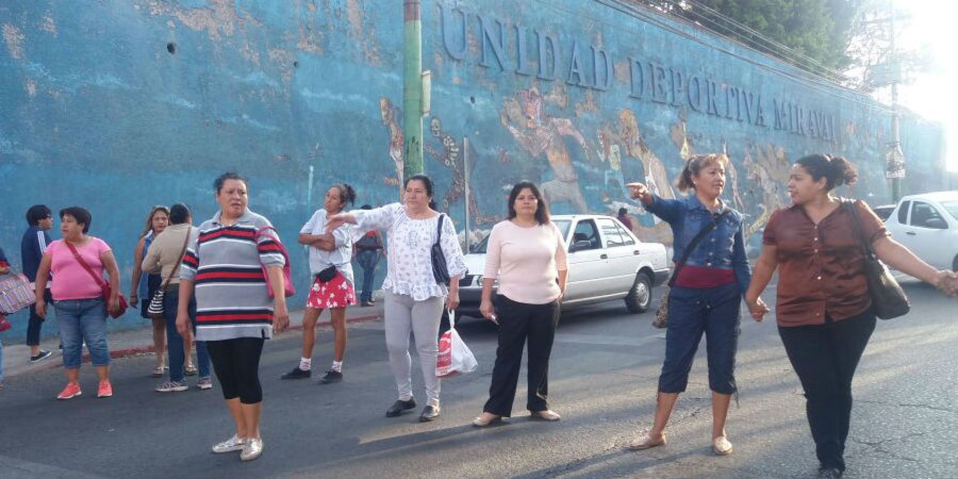 Se manifiestan padres de familia de la secundaria 14; exigen reedificación del centro escolar