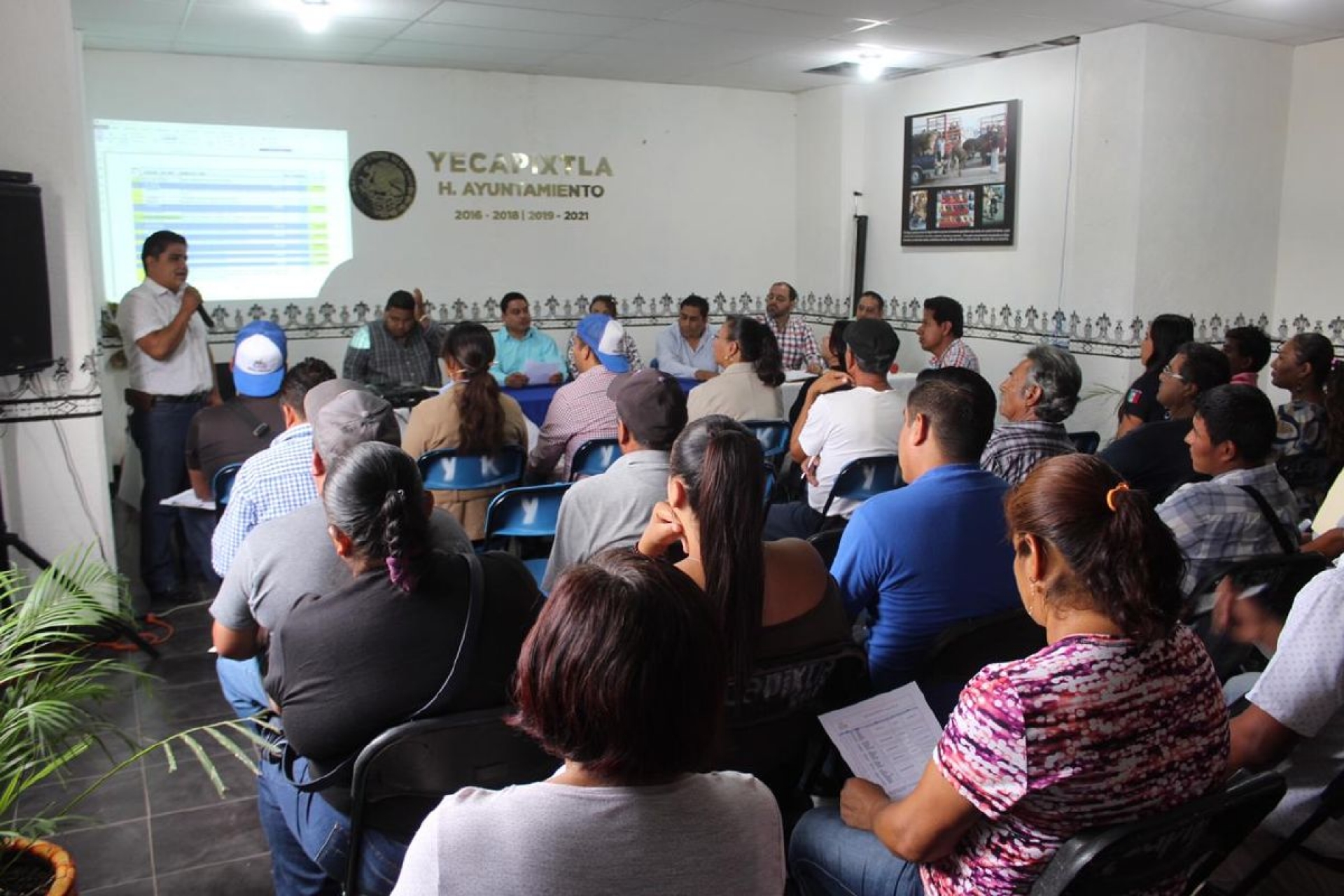 Se reúnen autoridades municipales con ayudantes de Yecapixtla