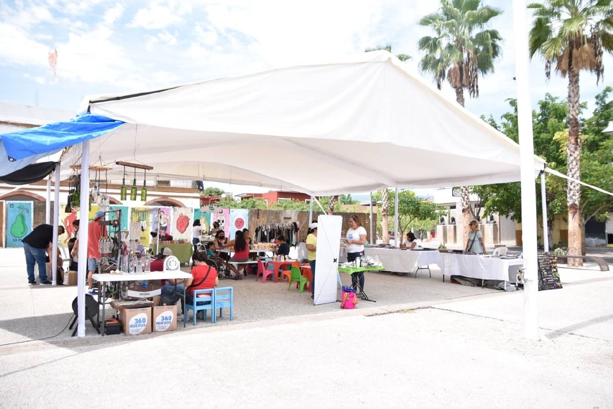 Se instalan artesanos y productores en el zócalo de Jojutla