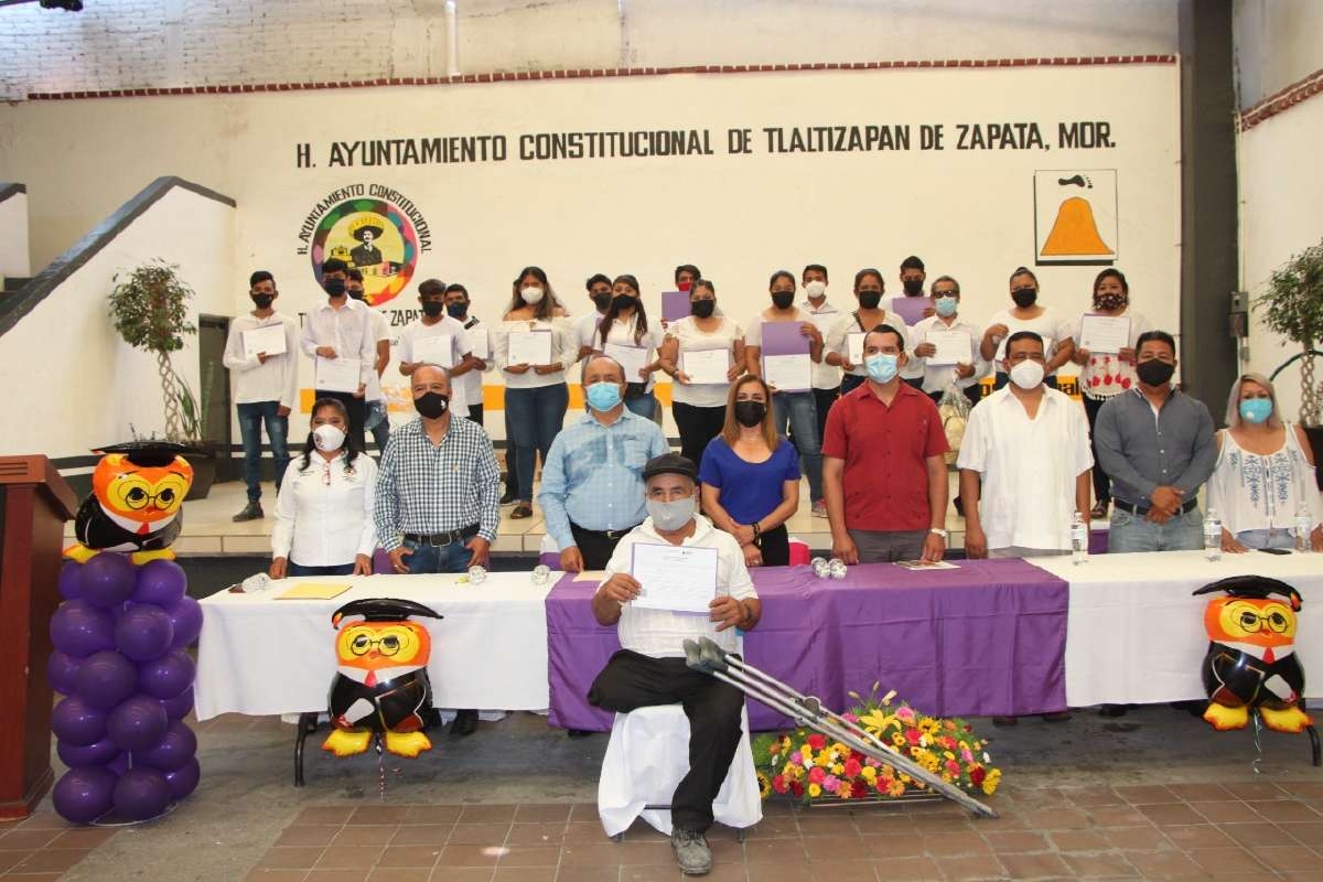 Entregan certificados de primaria y secundaria en Tlaltizapán