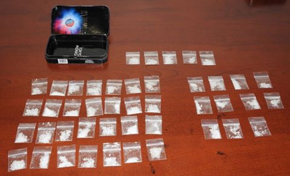 Atrapan a tres hombres que presuntamente tenían 44 dosis de “cristal”
