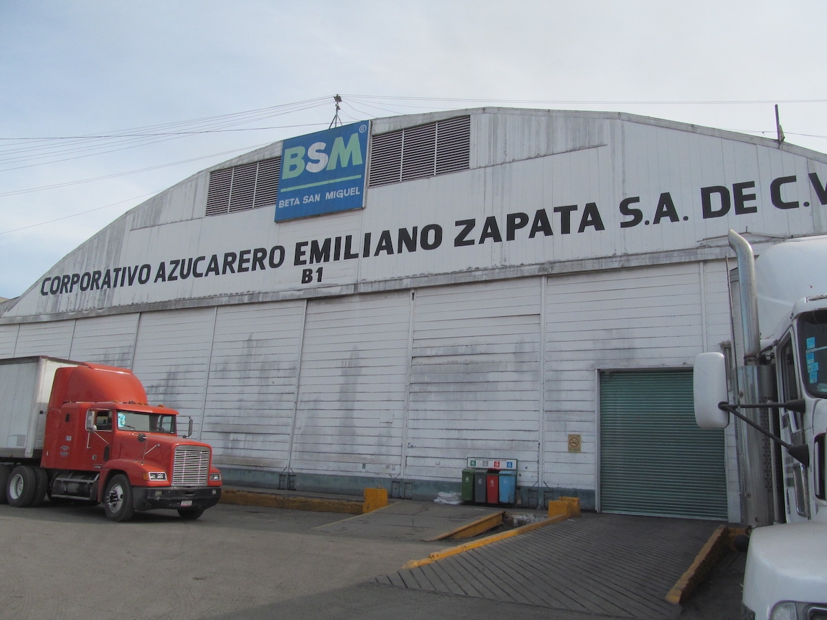 Mantienen bloqueo a bodegas de azúcar del IEZ