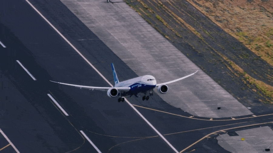Ver despegar en vertical un Boeing 737 Max y un 787-10 te pondrá los pelos de punta