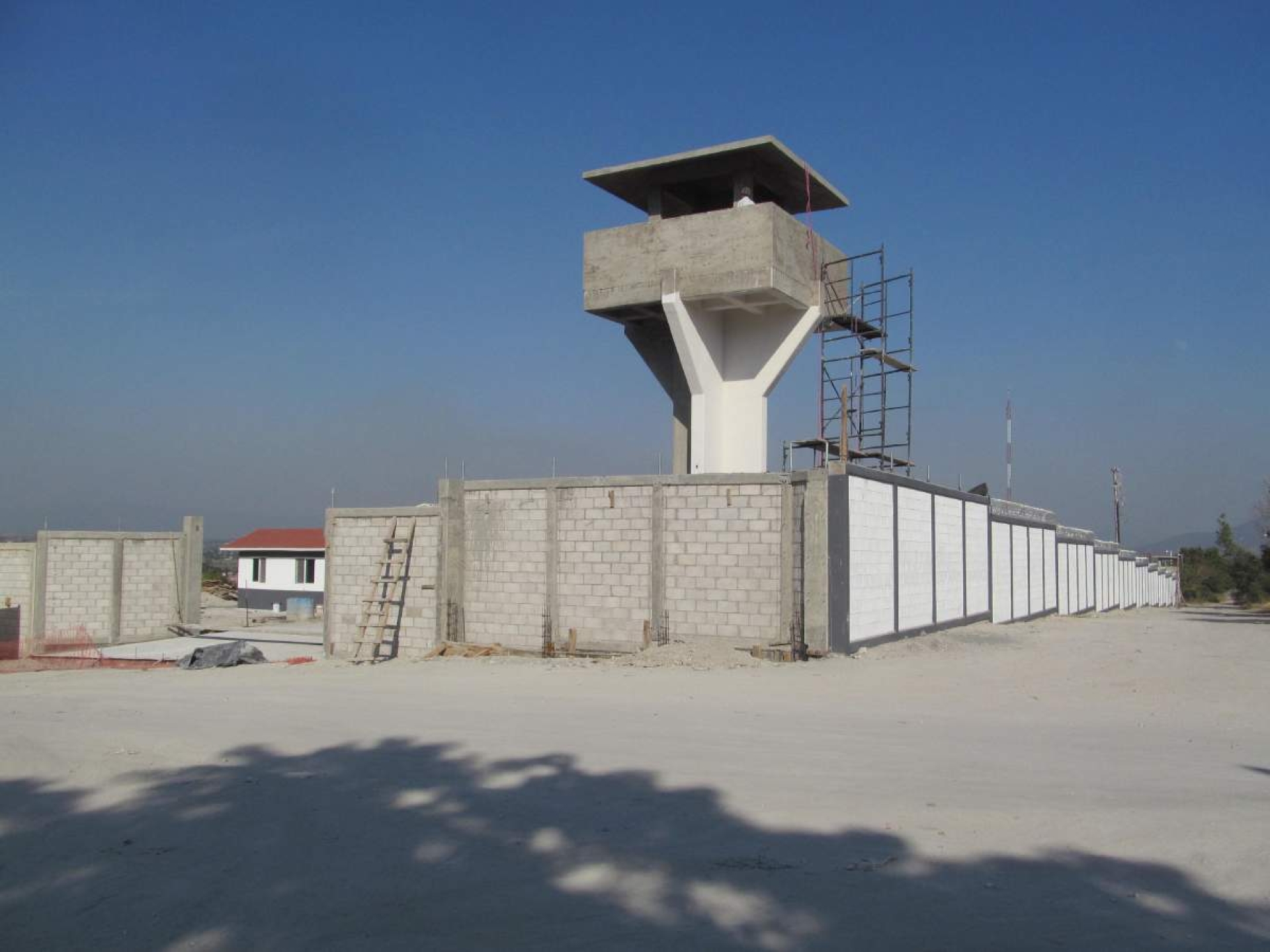 Avanza proceso para recuperar predio donde se construyó cuartel de la GN