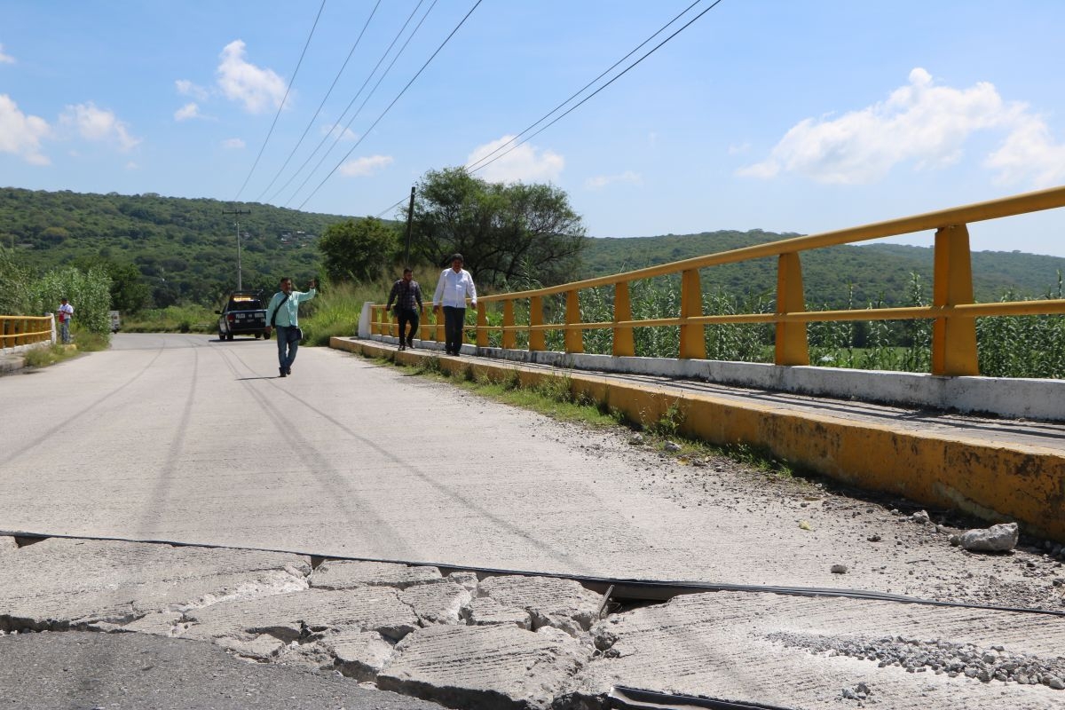 Revientan drenajes y se daña puente vehicular en Tlaltizapán