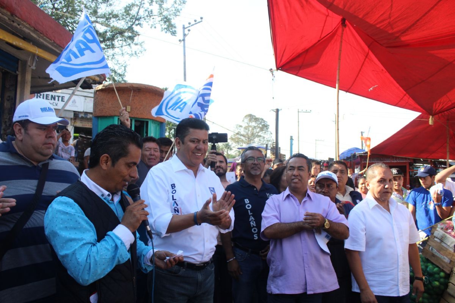 Recorre Javier Bolaños el mercado “Adolfo López Mateos”