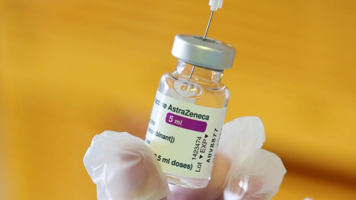 Cofepris libera primer lote de vacuna AstraZeneca envasado en México