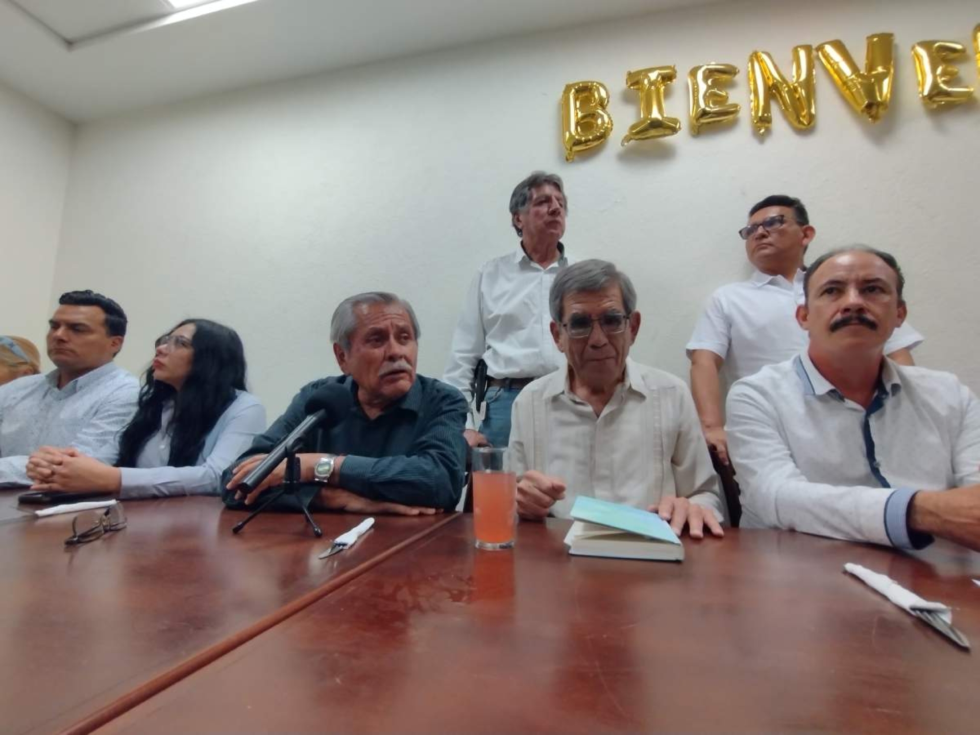 Piden candidaturas para maestros