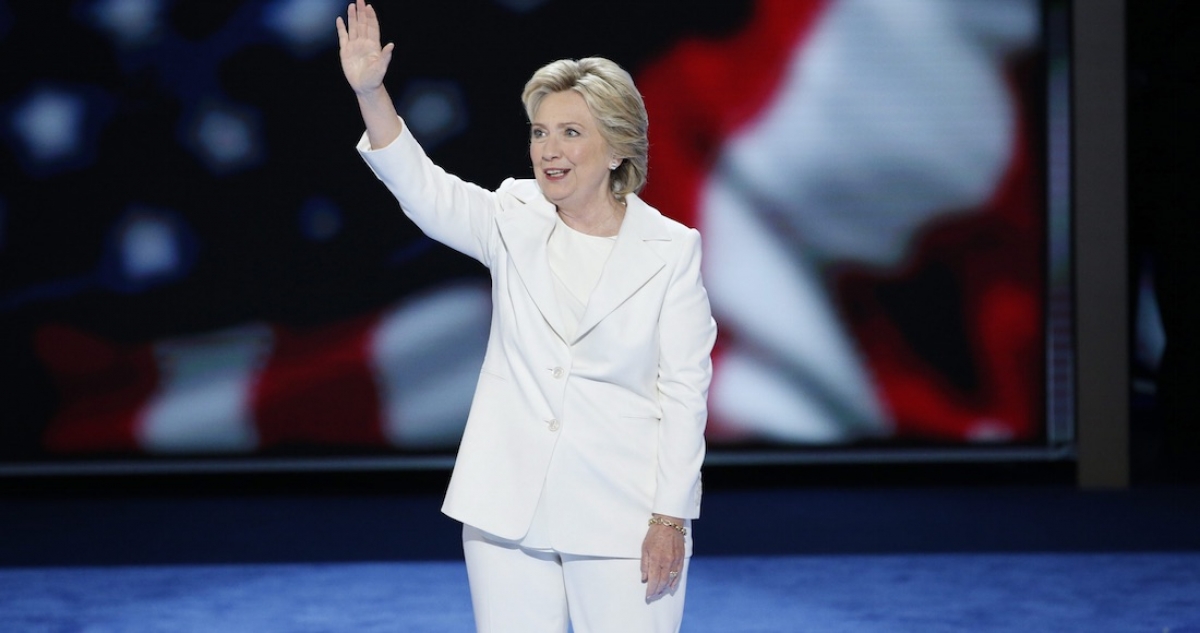 No pondremos un muro, sino un camino para los migrantes que aportan a la economía: Clinton