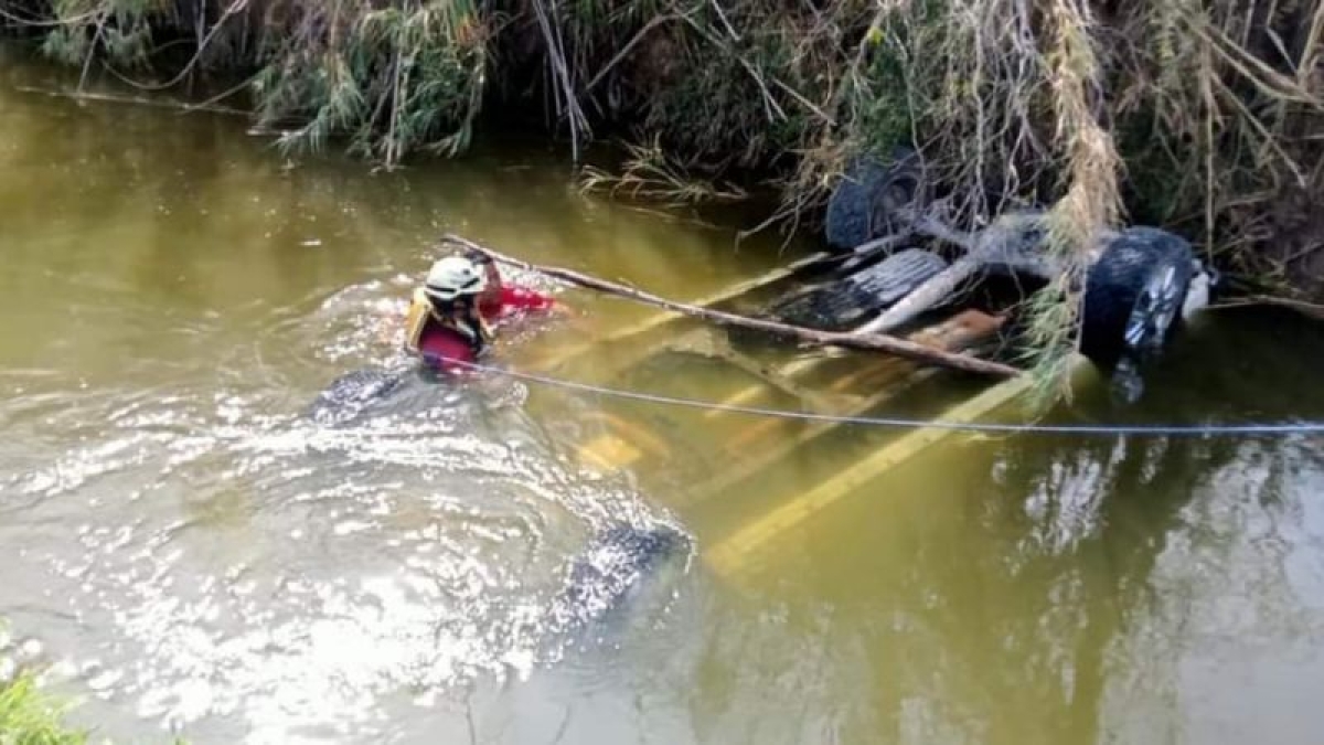 Mueren 14 migrantes en Nuevo León; vuelca la camioneta en que se dirigían hacía la frontera