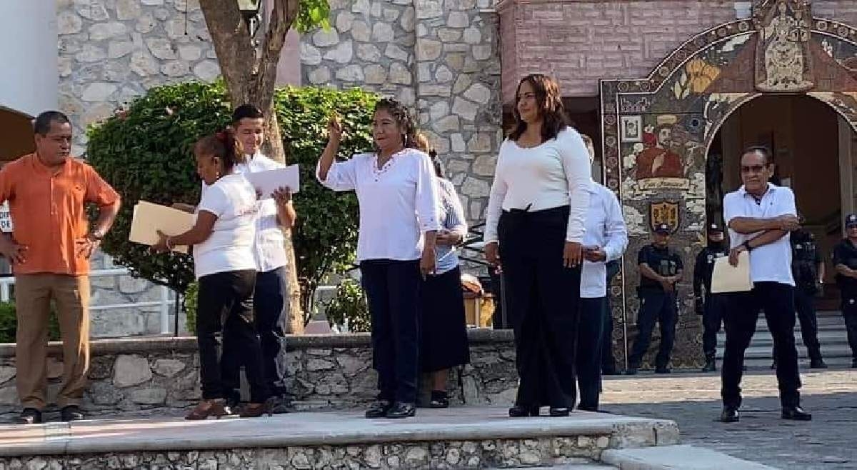 Funcionarios de Tlaquiltenango toman curso de lengua de señas