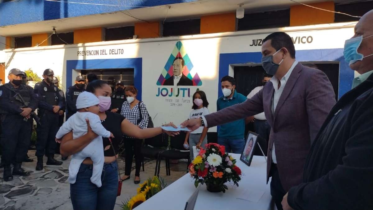 Entregan seguro de vida a deudos de policías víctimas de covid-19 en Jojutla