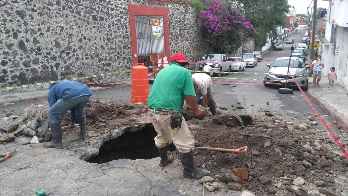 Nace un nuevo socavón, ahora en Cuernavaca