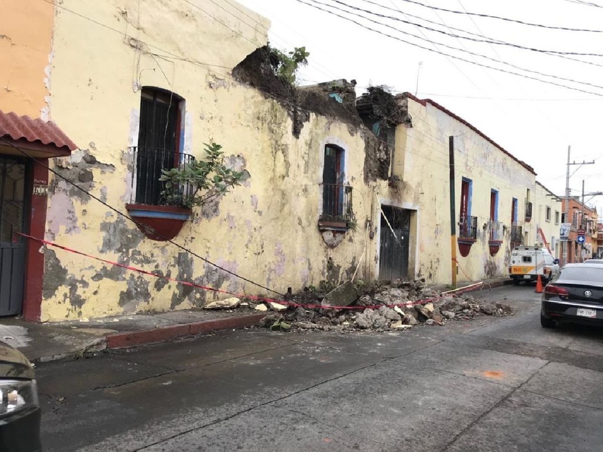 En riesgo de colapso, edificios antiguos de Cuautla por lluvias