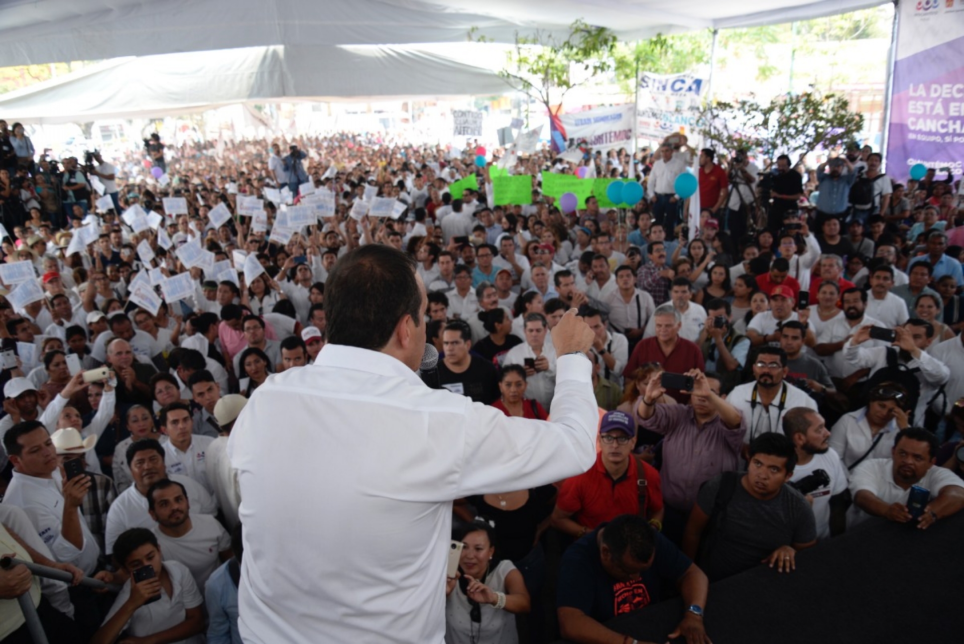 Cuauhtémoc Blanco arrancó su campaña en la colonia Antonio Barona