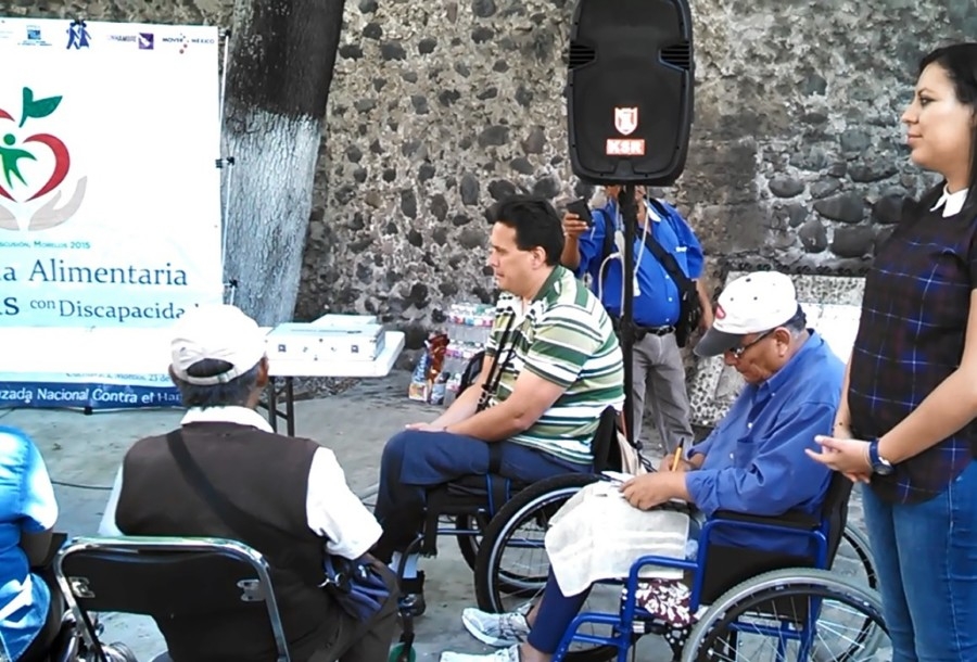 Anuncian programa para mejorar sillas de ruedas entre población vulnerable