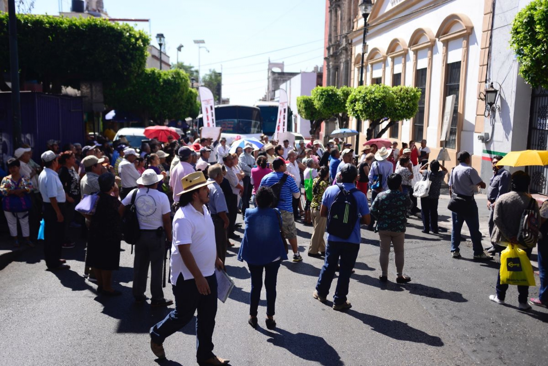 Enésima protesta contra la CFE ante las oficinas de Profeco