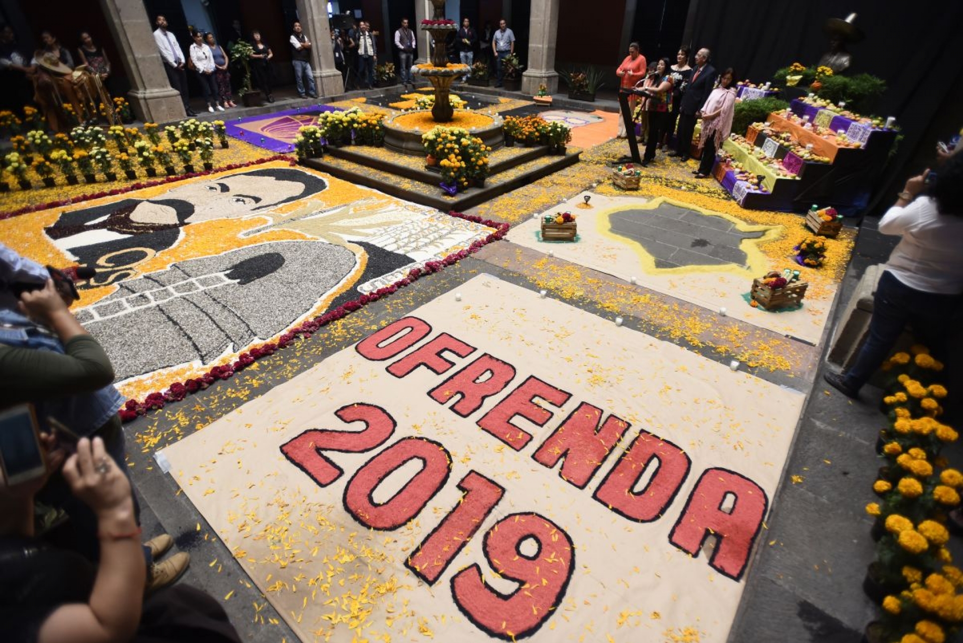 Ofrenda de semillas en honor a Emiliano Zapata