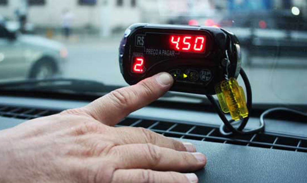Usarán taxímetros para competir contra Uber