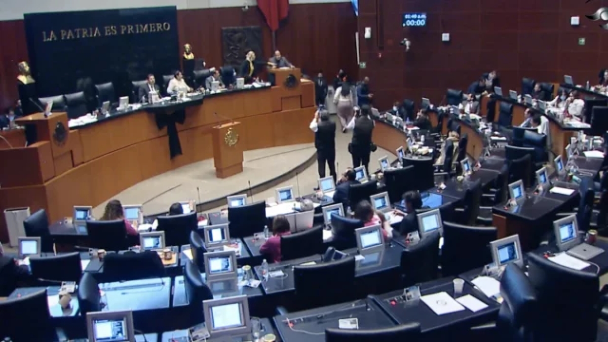 Senado aprueba plan B de reforma electoral de López Obrador