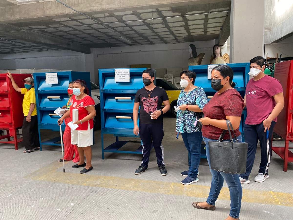 Realiza Jojutla entrega de hornos a bajo costo