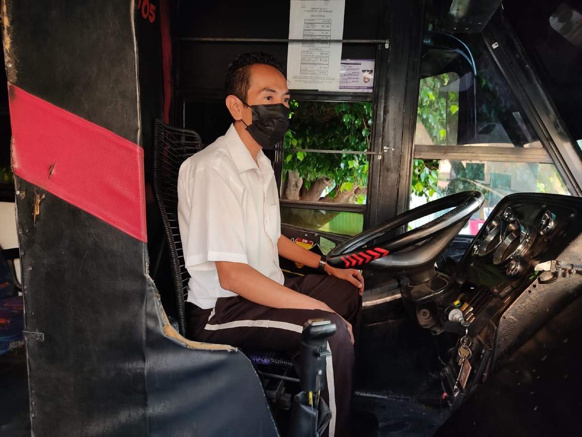 Afirma que ha tomado cinco cursos sobre conducción
