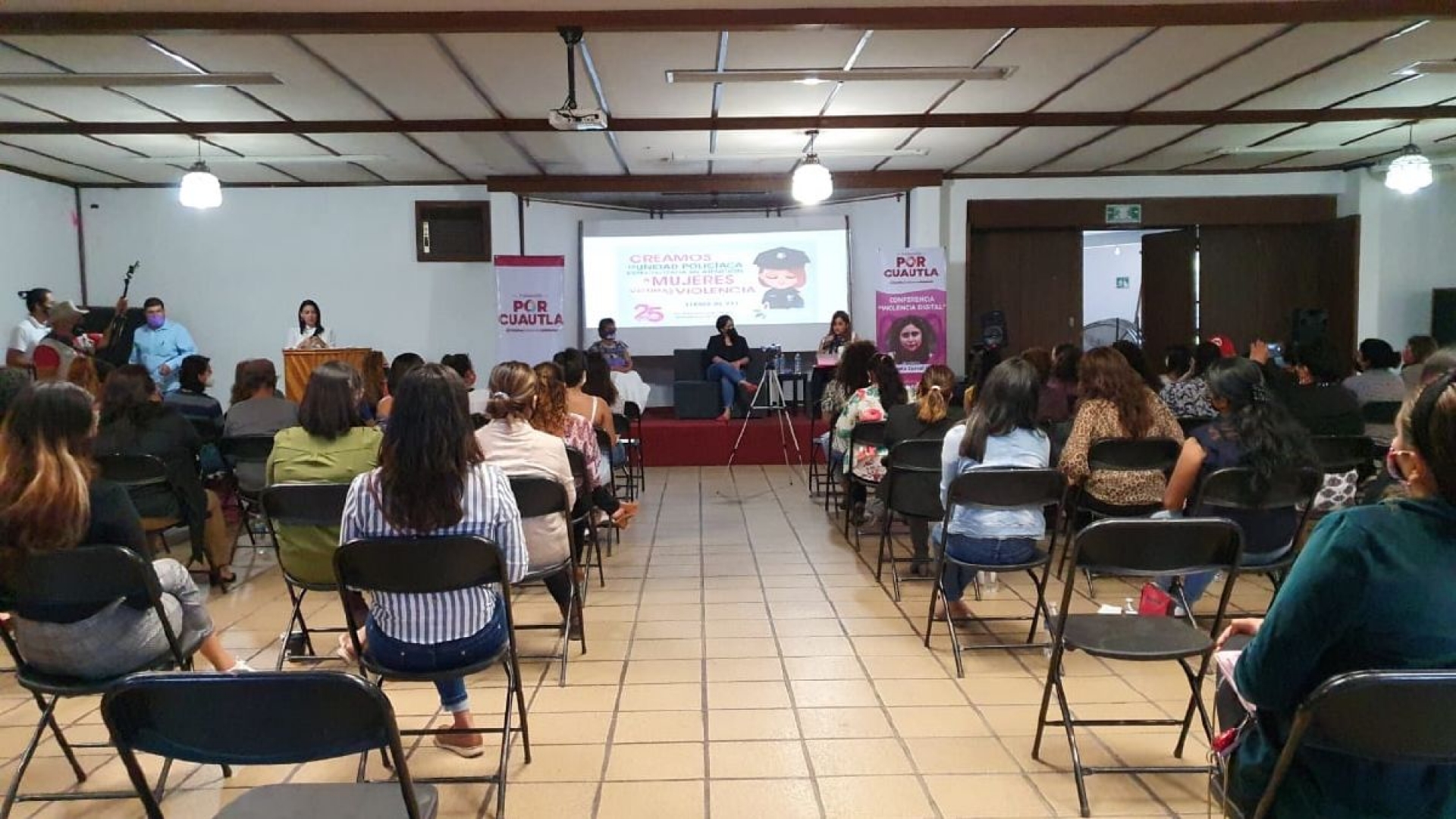 Realizan conversatorio sobre violencia y acoso cibernético en Cuautla