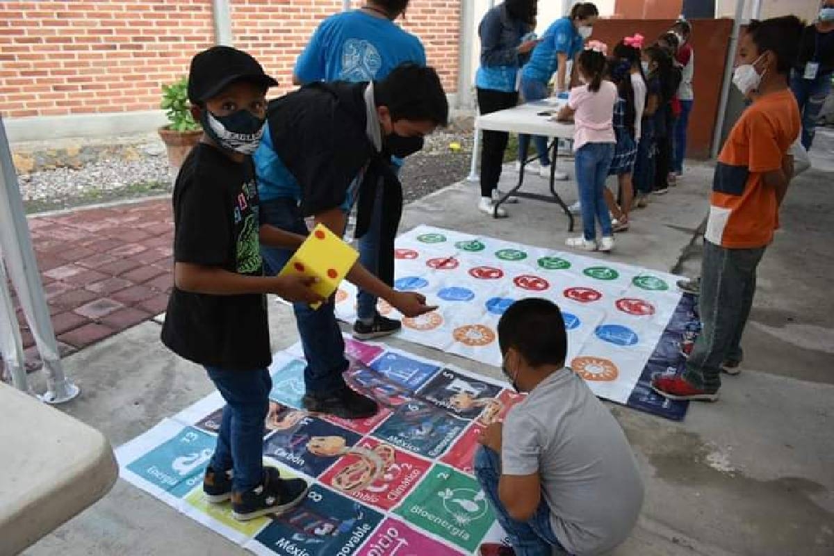 Realizan con éxito encuentro de ciencia y literatura