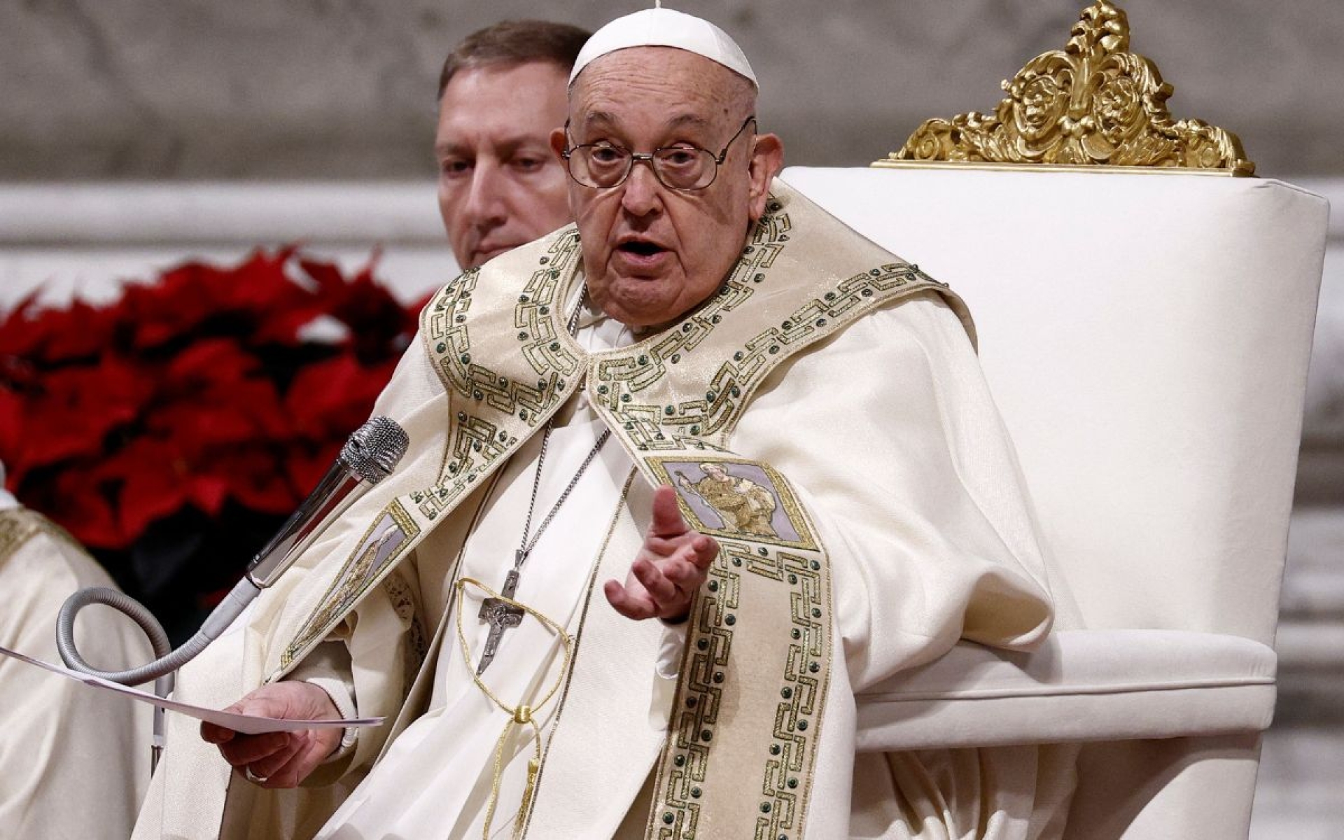 Papa Francisco se lesiona el brazo tras sufrir caída esta mañana