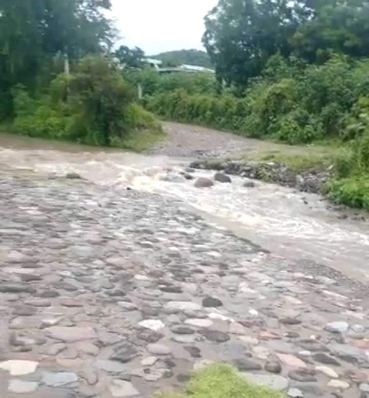 Insisten en construcción de puente en la comunidad del Terrero