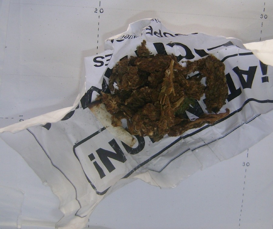 Hallaron marihuana entre sus pertenencias