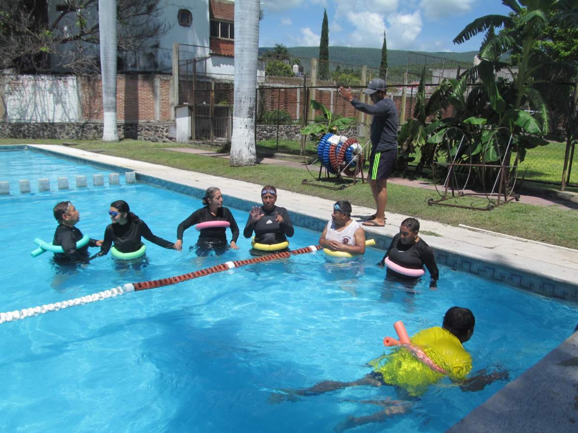 Inicia en Tlaquiltenango curso de natación para personas con discapacidad