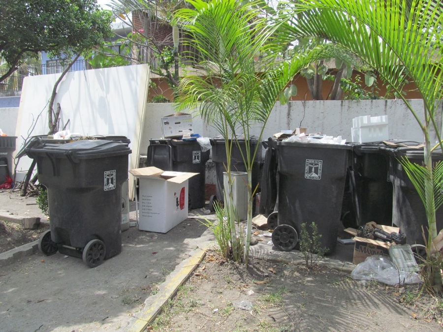 Ayuntamiento de Zacatepec retiró  botes para basura de las calles