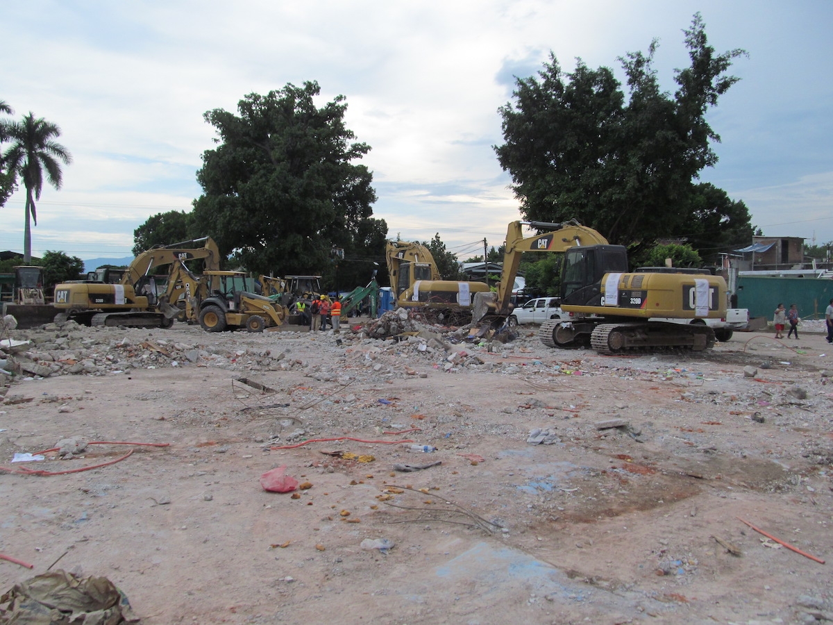 Anuncian etapa de demolición y retiro de escombros de viviendas