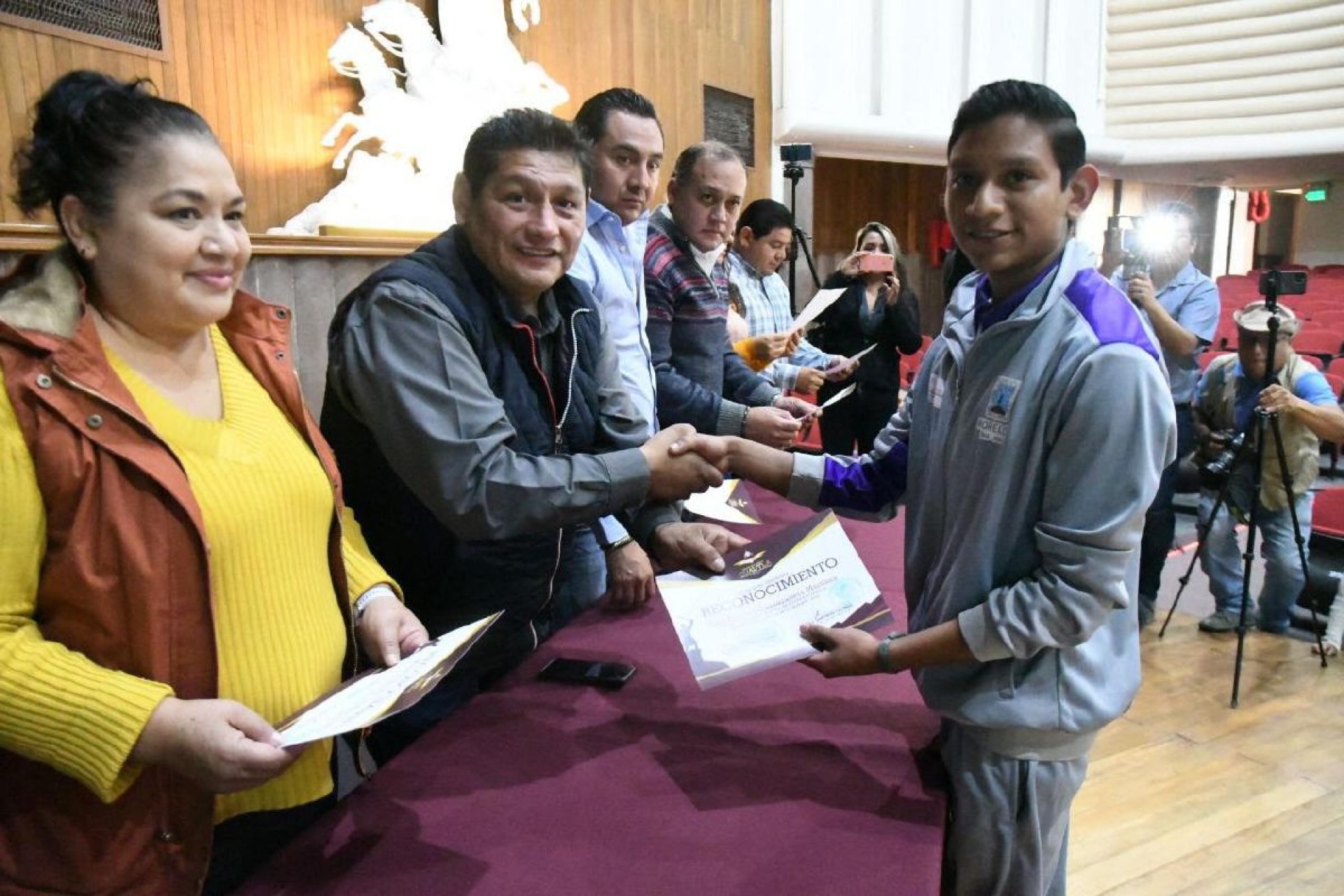 Reconocen a los mejores deportistas del año en Cuautla