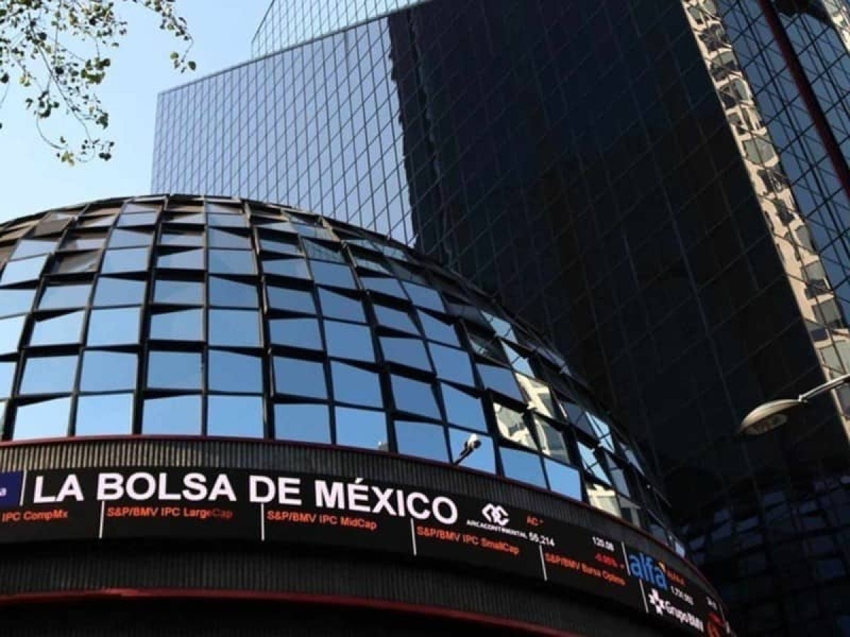Bolsa de Valores cae por tercera sesión desde máximo histórico