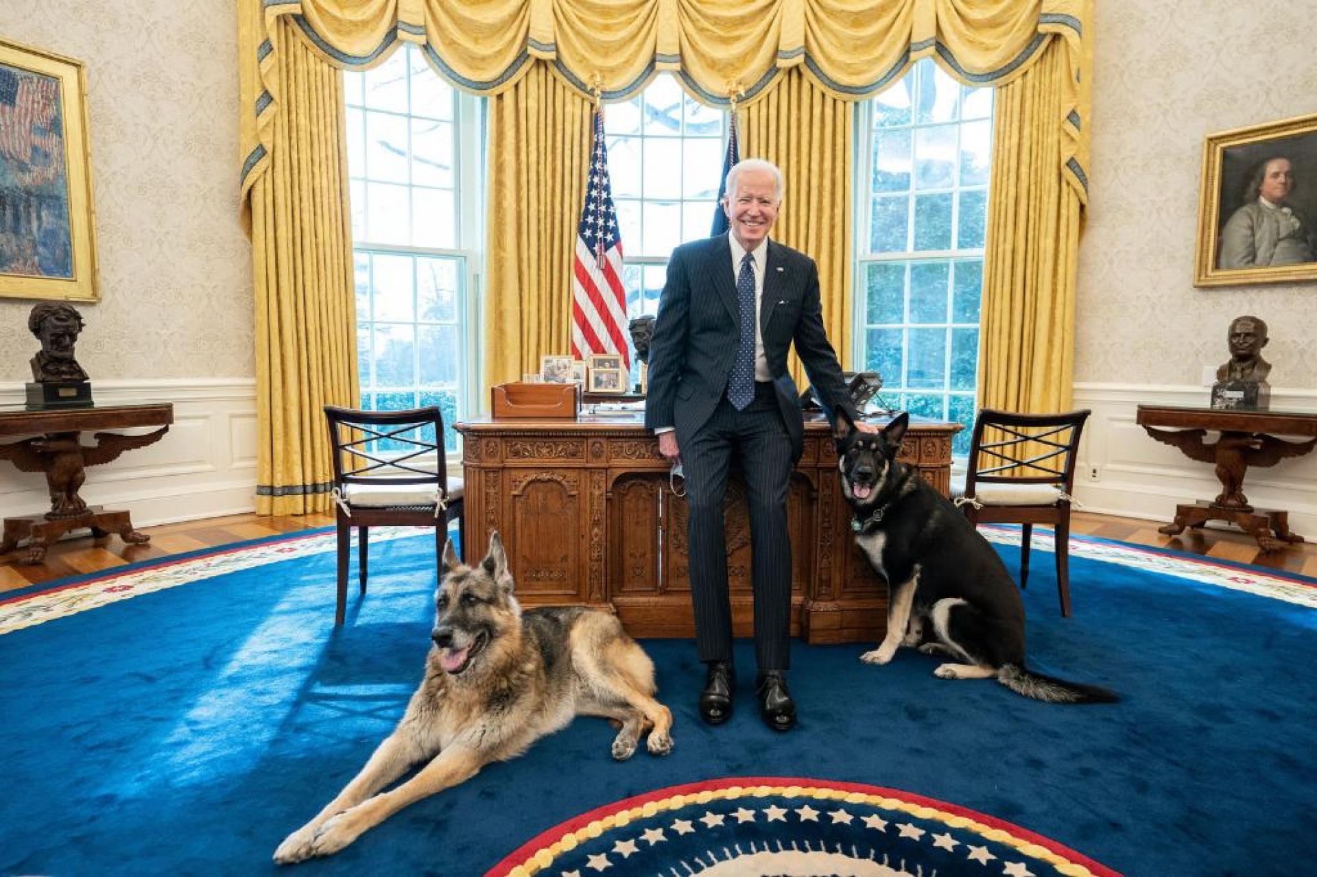 ‘Champ' y 'Major', visitaron a Joe Biden en el Despacho Oval