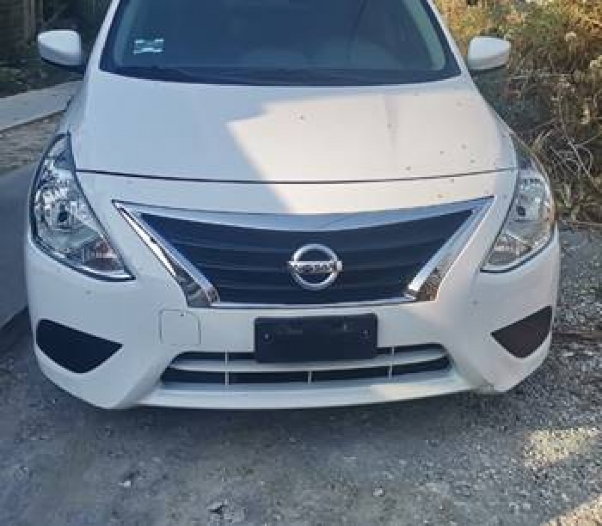 Encuentran un auto y una camioneta robados