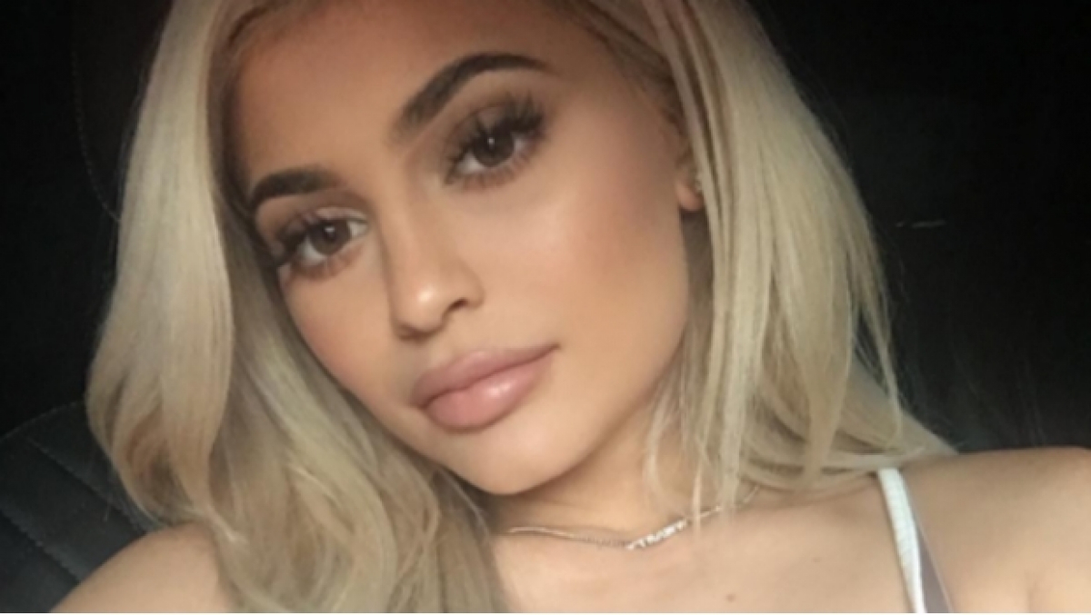 Kylie Jenner rompe el internet usando brasier transparente