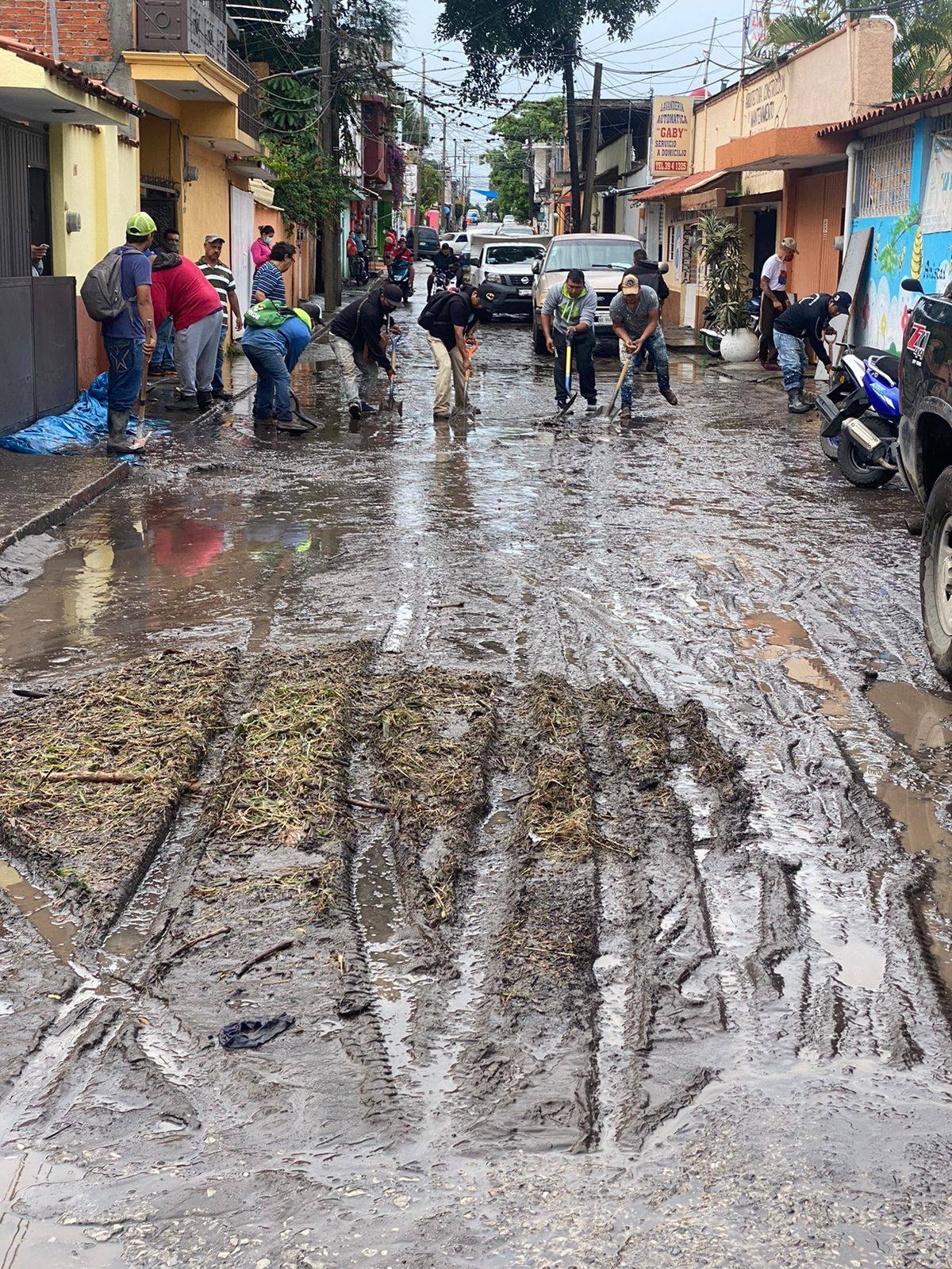 Quedan familias atrapadas por inundaciones en Yautepec