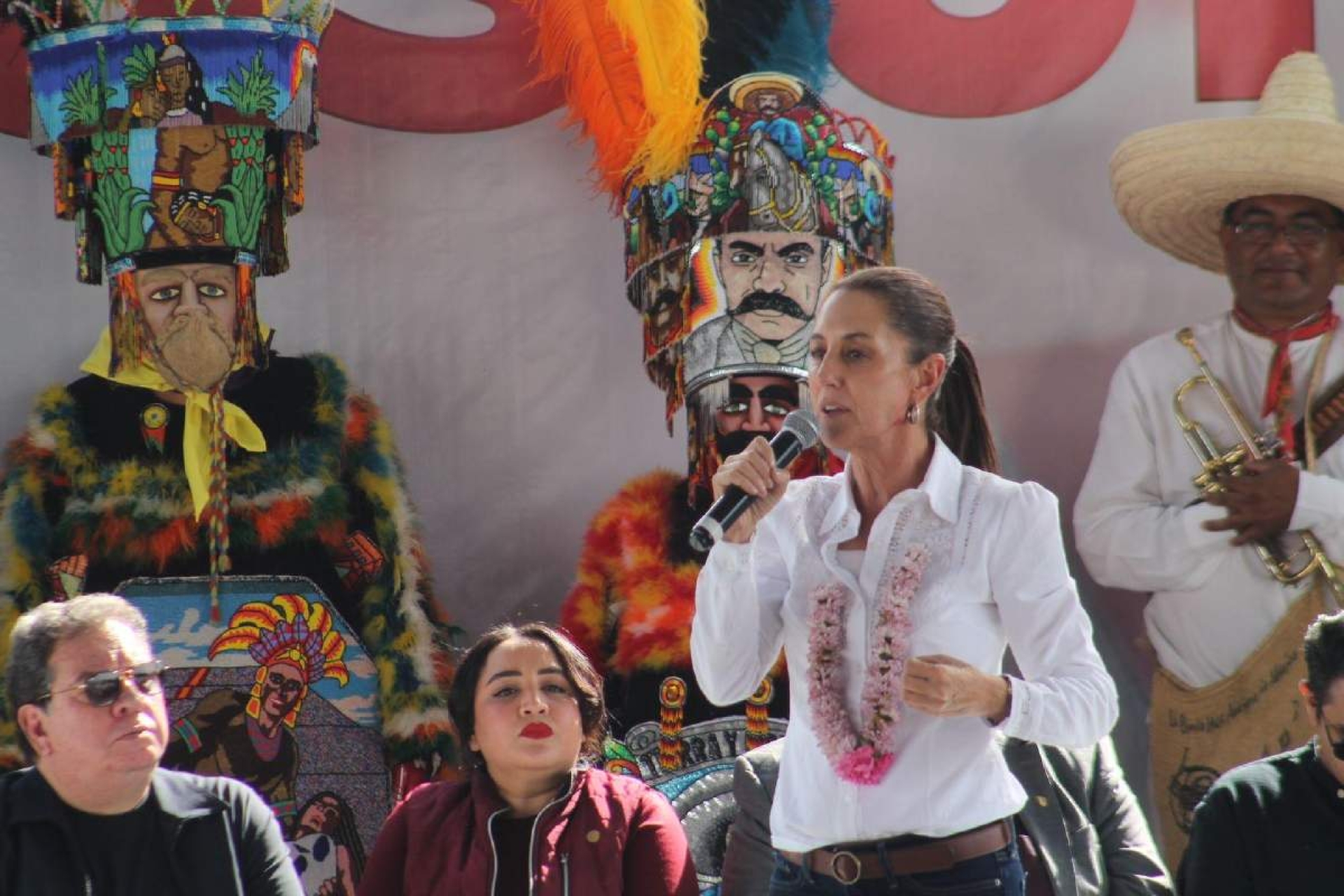 Llama Claudia Sheinbaum a poner primero los intereses de Morena