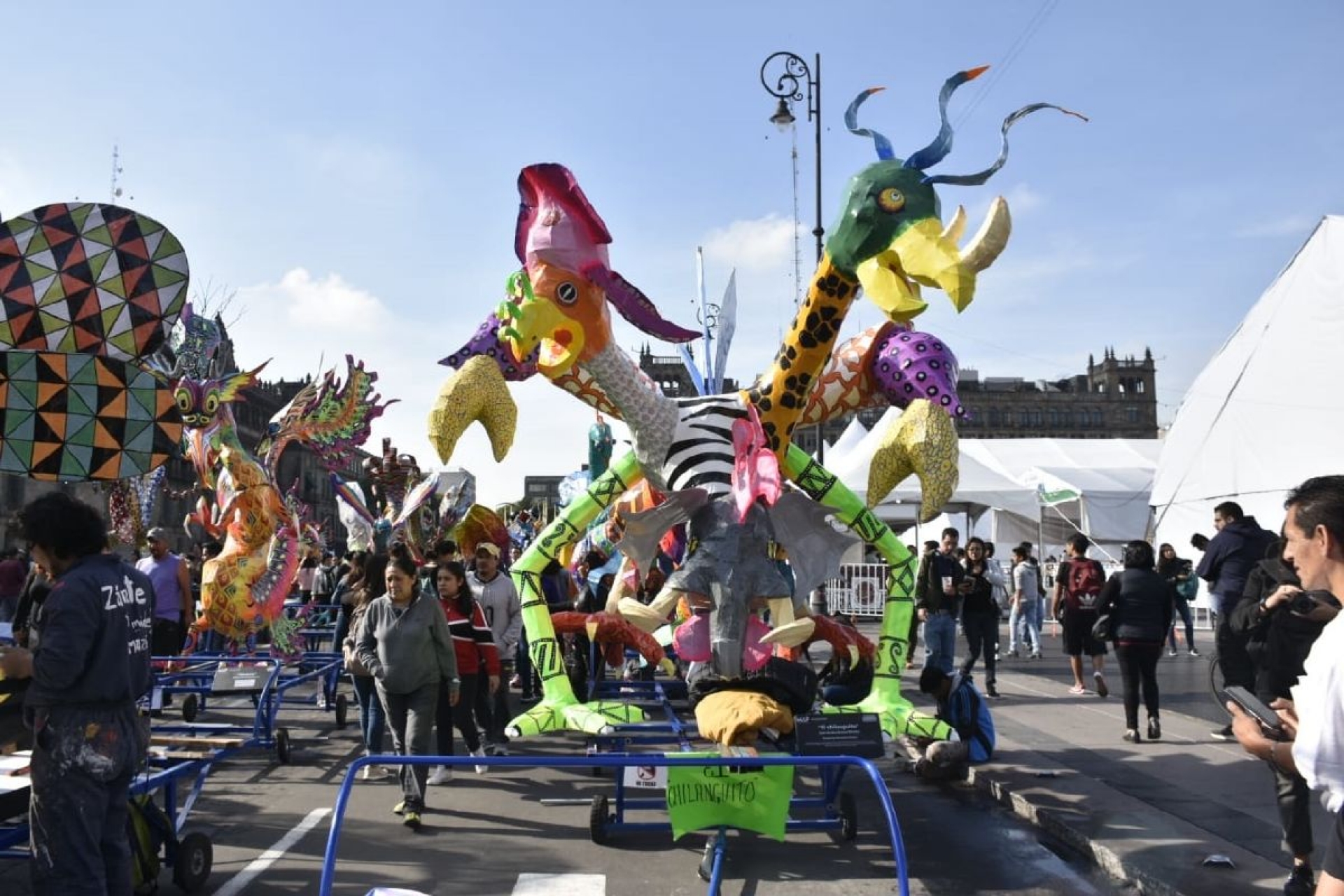 GIGANTES DE CARTÓN
