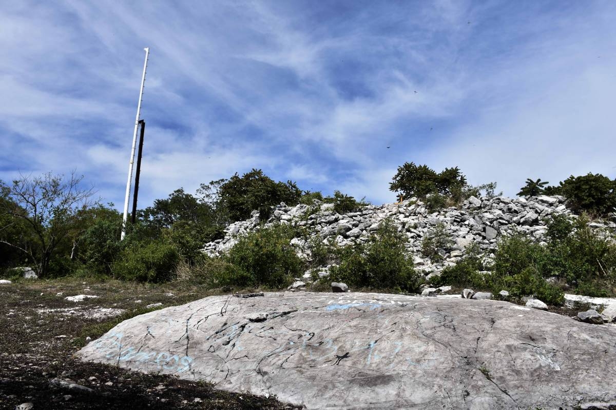 Preparan izamiento de bandera en el cerro de la Tortuga
