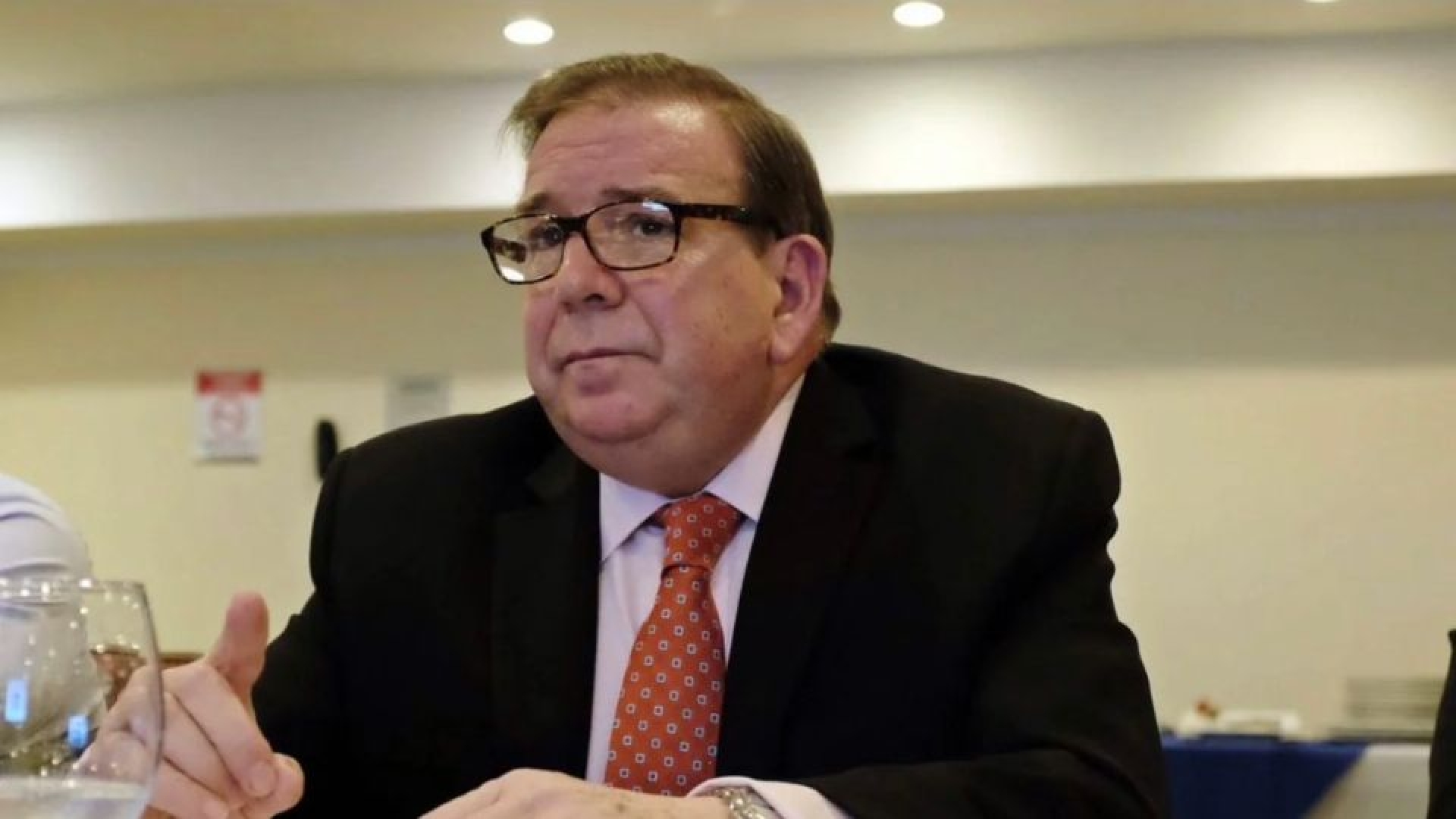 Oposición venezolana elige a González Urrutia como candidato presidencial