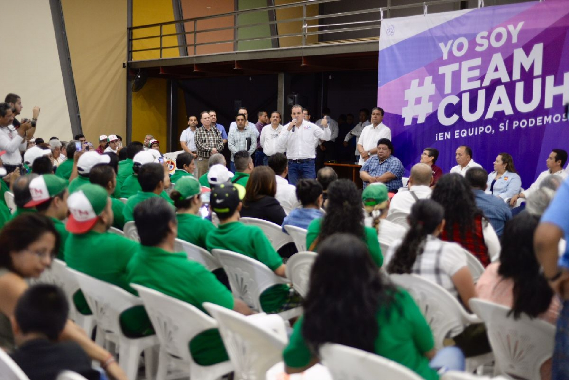 Cuauhtémoc Blanco se reunió con líderes sindicales