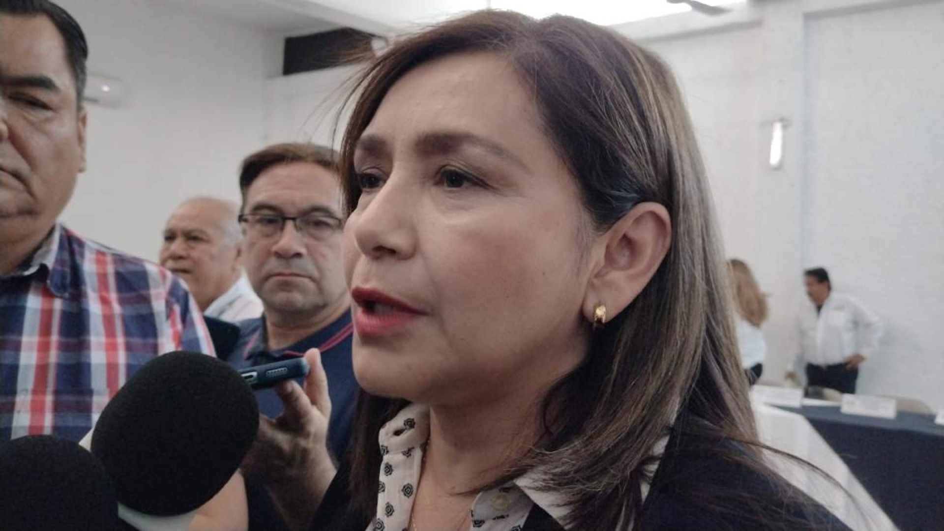 No hay certeza para pagos de fin de año, admite rectora