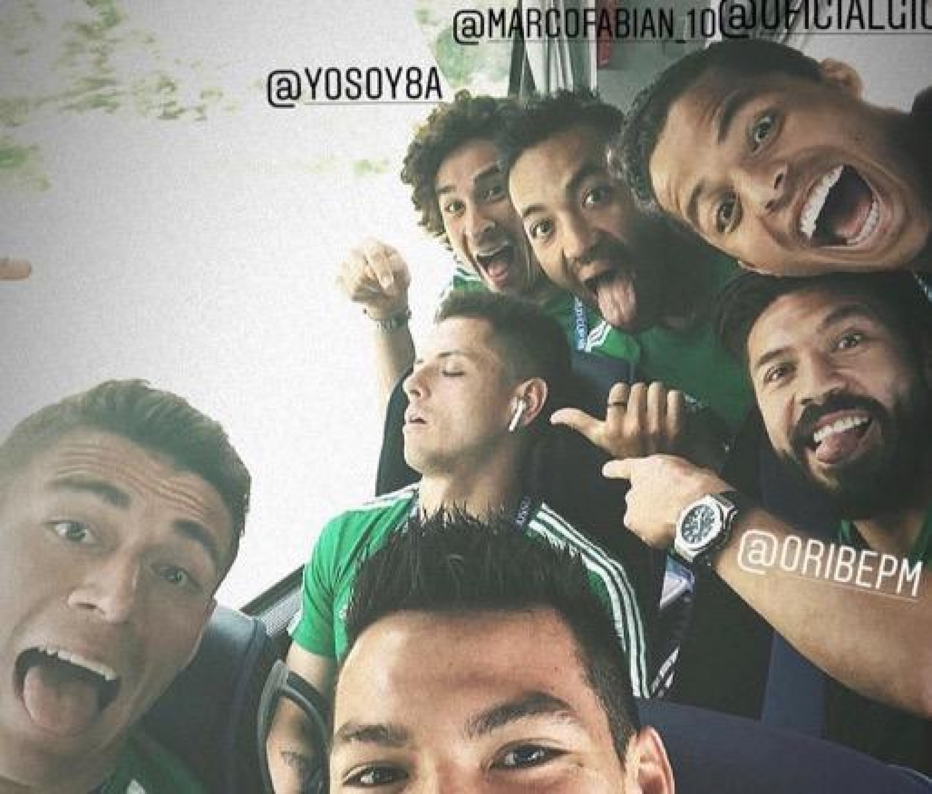 Jugadores del TRI trolean al “Chicharito” en redes